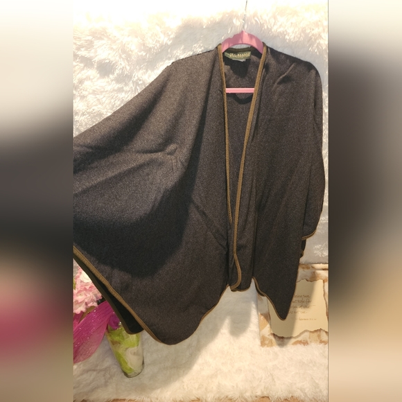 Woman's Cap - Picture 2 of 2